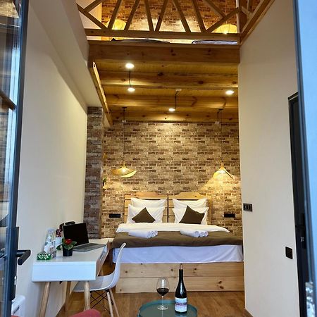 Berkri Gastro Yard & Guest House Yenokavan エクステリア 写真