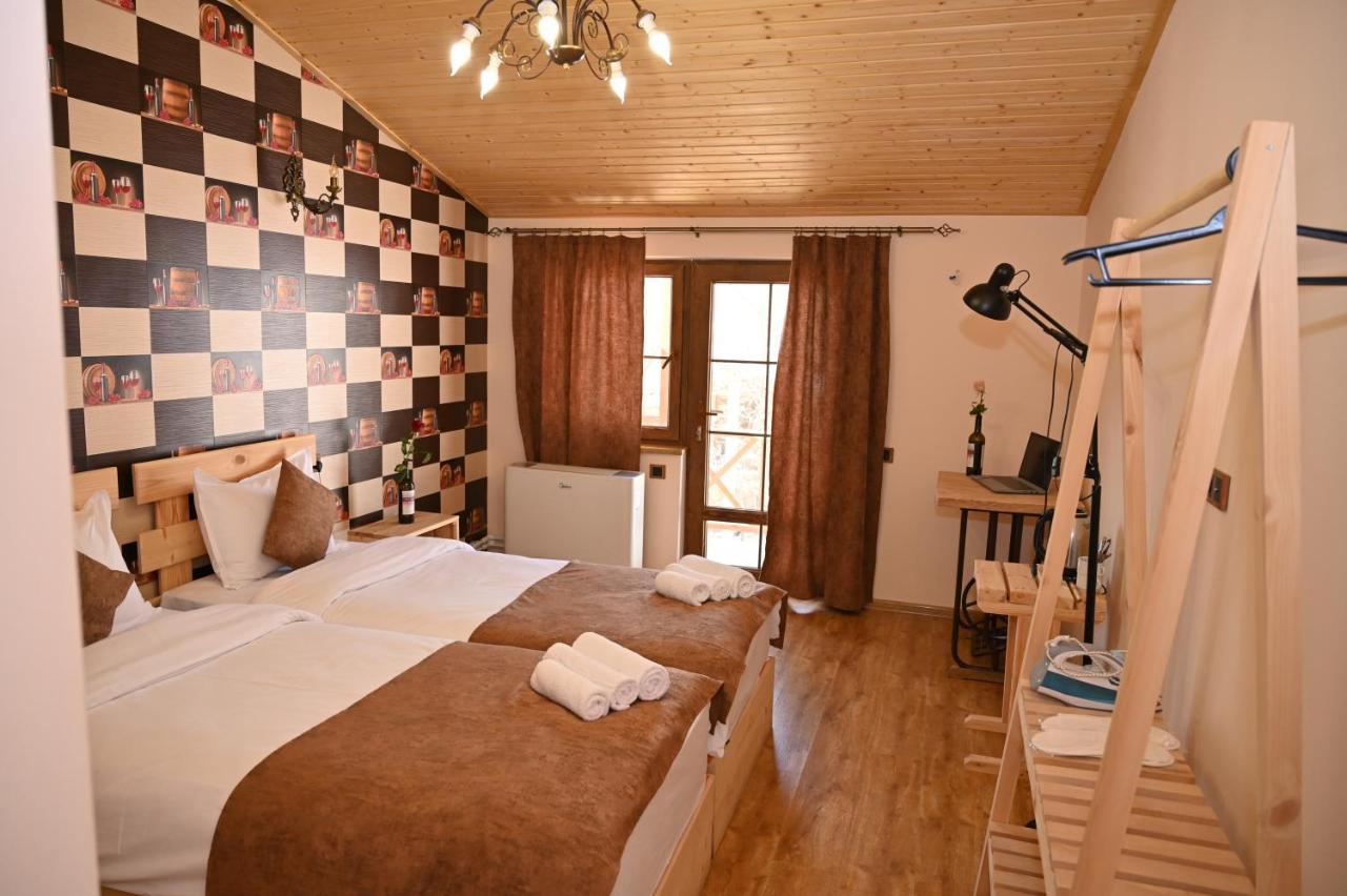 Berkri Gastro Yard & Guest House Yenokavan エクステリア 写真