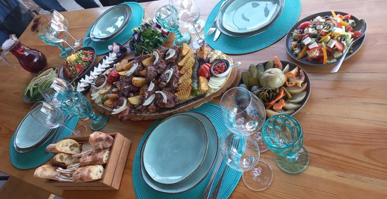 Berkri Gastro Yard & Guest House Yenokavan エクステリア 写真