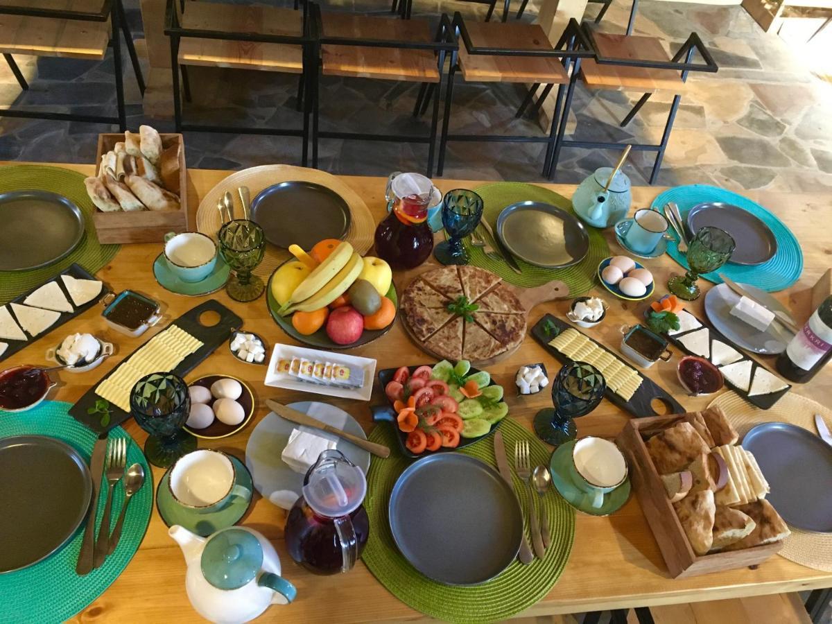 Berkri Gastro Yard & Guest House Yenokavan エクステリア 写真