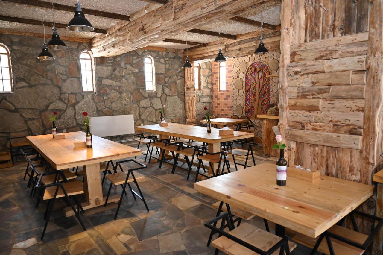 Berkri Gastro Yard & Guest House Yenokavan エクステリア 写真