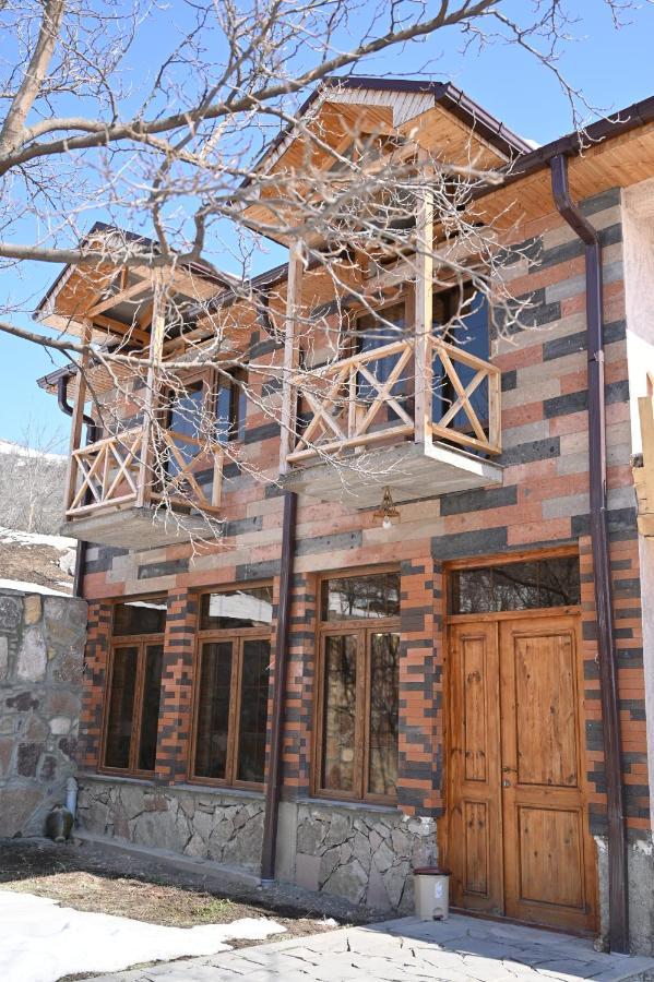 Berkri Gastro Yard & Guest House Yenokavan エクステリア 写真