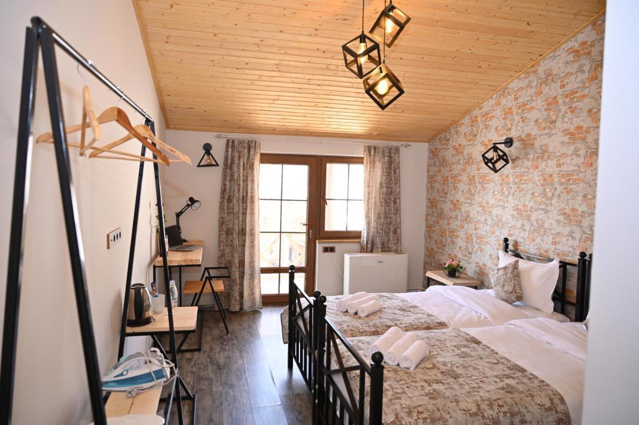 Berkri Gastro Yard & Guest House Yenokavan エクステリア 写真