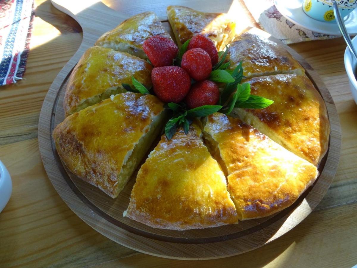 Berkri Gastro Yard & Guest House Yenokavan エクステリア 写真