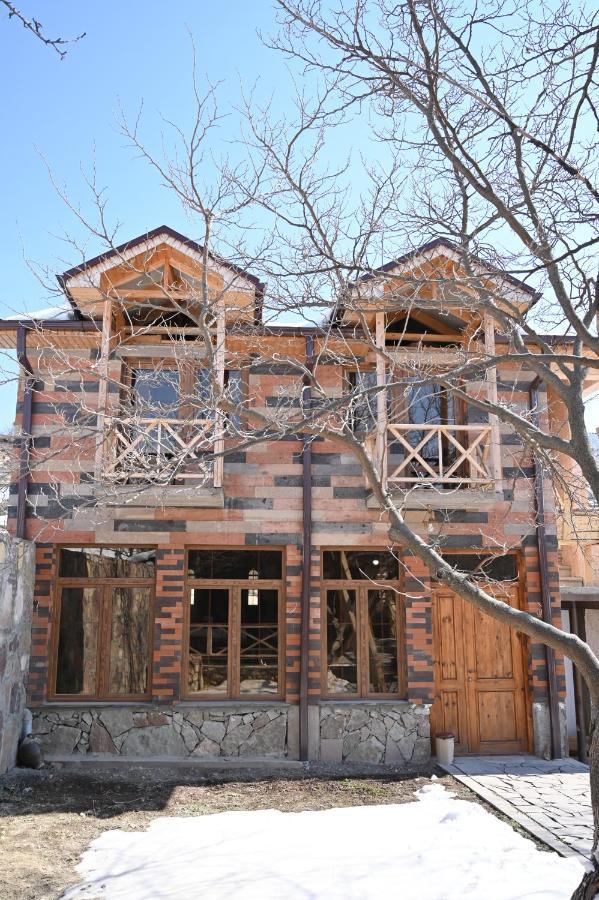 Berkri Gastro Yard & Guest House Yenokavan エクステリア 写真