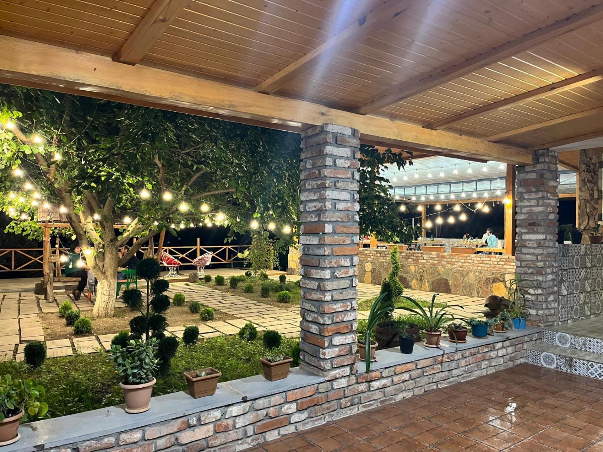 Berkri Gastro Yard & Guest House Yenokavan エクステリア 写真